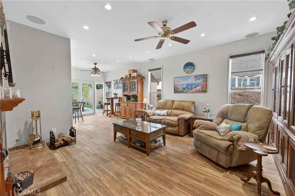 17 Vía Anadeja Rancho Santa Margarita, CA 92688 - Photo 25 of 43 a living room with furniture