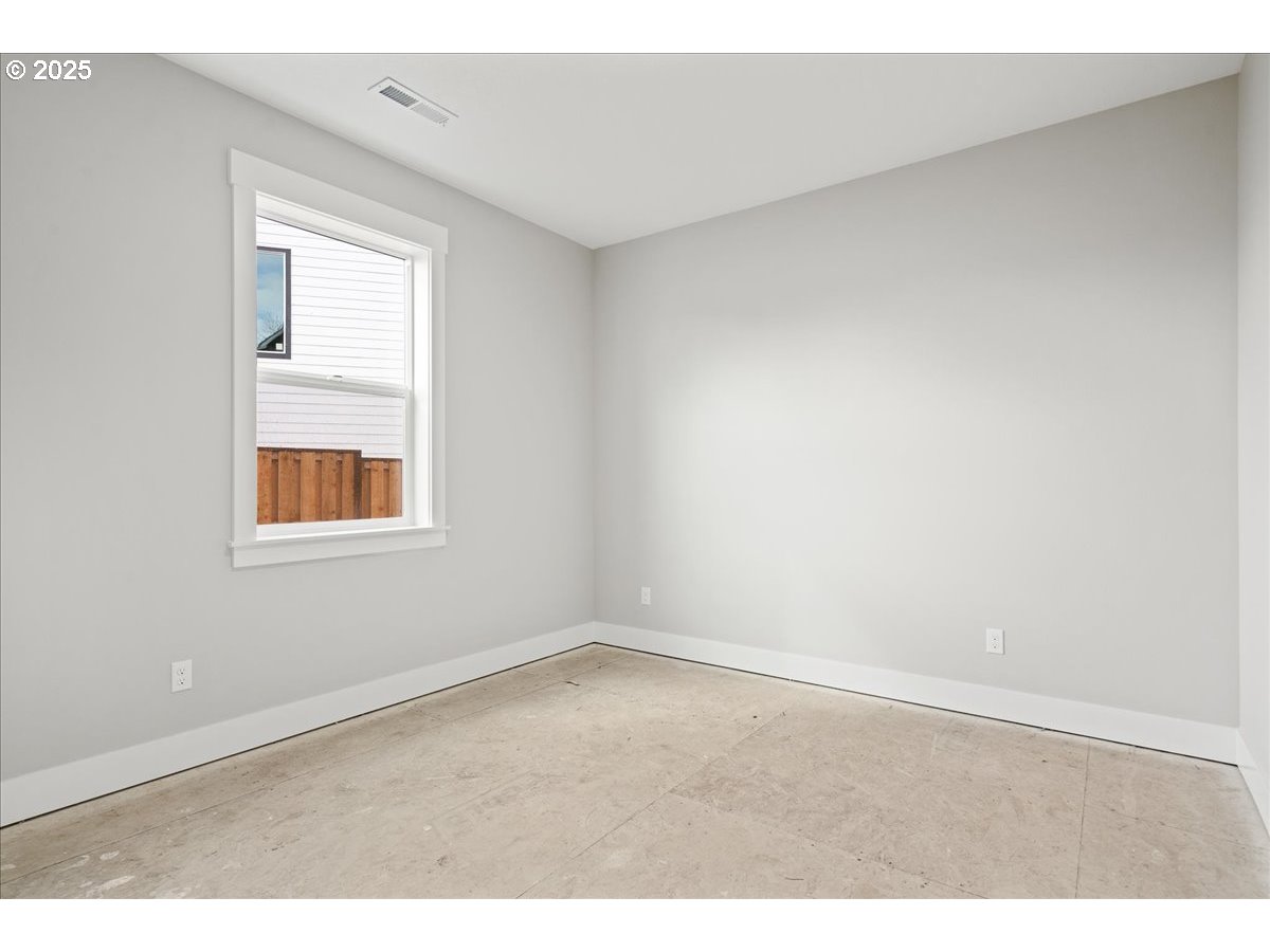 628 Parker Loop Silverton, OR 97381 - Photo 11 of 19 an empty room with a window