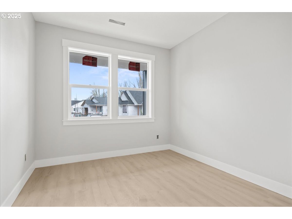 628 Parker Loop Silverton, OR 97381 - Photo 12 of 19 an empty room with a window