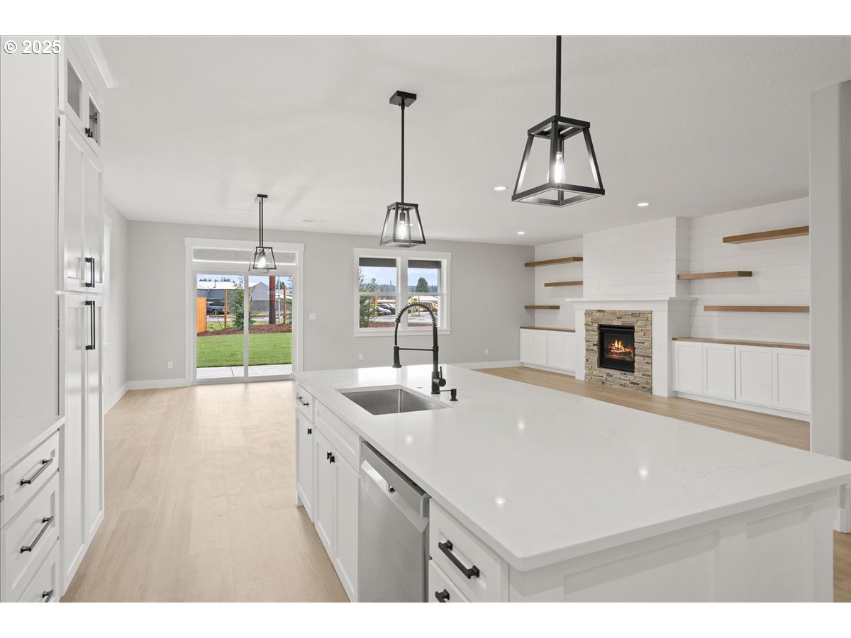 628 Parker Loop Silverton, OR 97381 - Photo 5 of 19 a open kitchen with sink and refrigerator