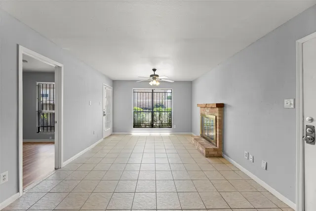 $990 | 2100 Wilcrest Drive, Unit 141, Houston, TX 77077