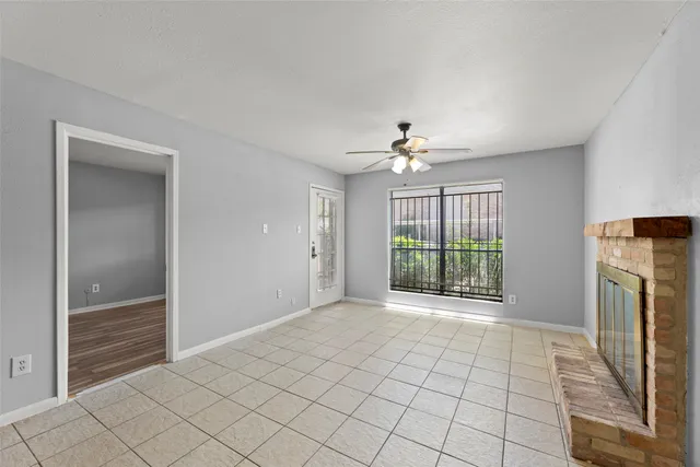 $990 | 2100 Wilcrest Drive, Unit 141, Houston, TX 77077