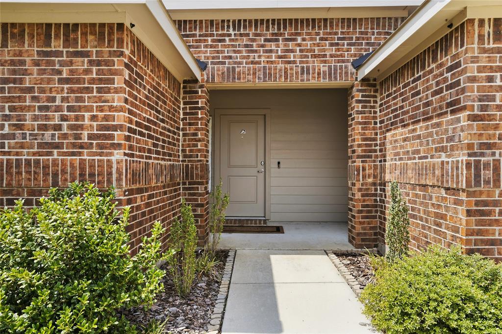 3006 Pitchfork Way Forney, TX 75126 - Photo 3 of 34 Large, welcoming front porch