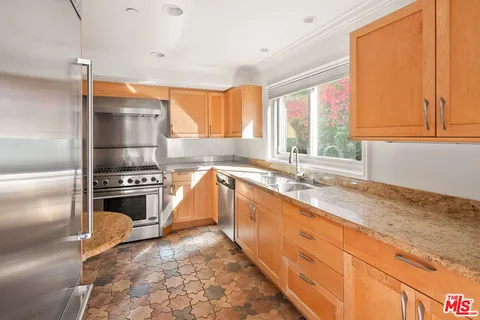 $2,395,000 | 846 21st Street, Unit 4, Santa Monica, CA 90403