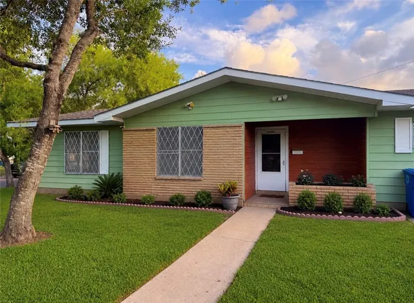 $170,000 | 806 Leland Circle, Beeville, TX 78102