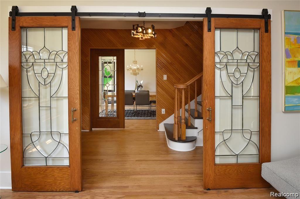 26764 York Road Huntington Woods, MI 48070 - Photo 4 of 45
