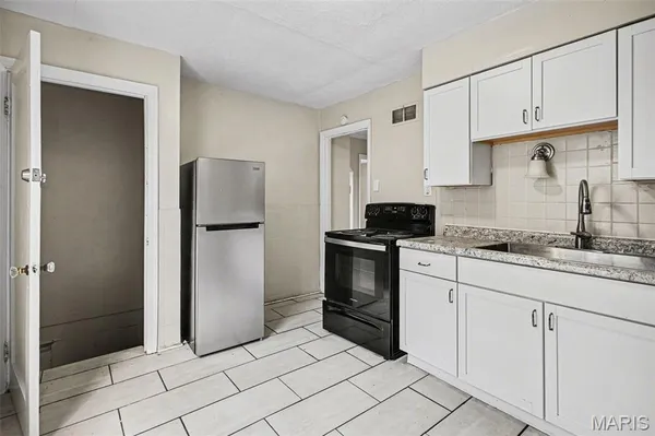 $1,350 | 7030 Emma Avenue, St. Louis, MO 63136