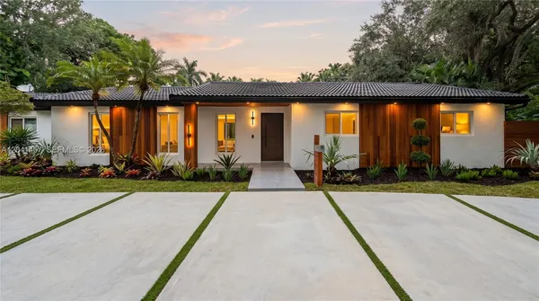 $2,500,000 | 15321 Southwest 82nd Avenue, Palmetto Bay, FL 33157