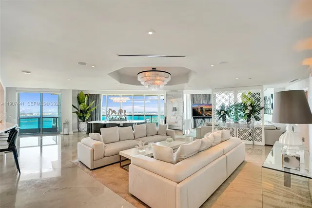 $4,350,000 | 900 Biscayne Boulevard, Unit 6107, Miami, FL 33132