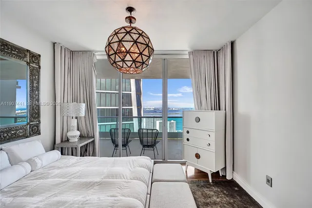 $4,350,000 | 900 Biscayne Boulevard, Unit 6107, Miami, FL 33132