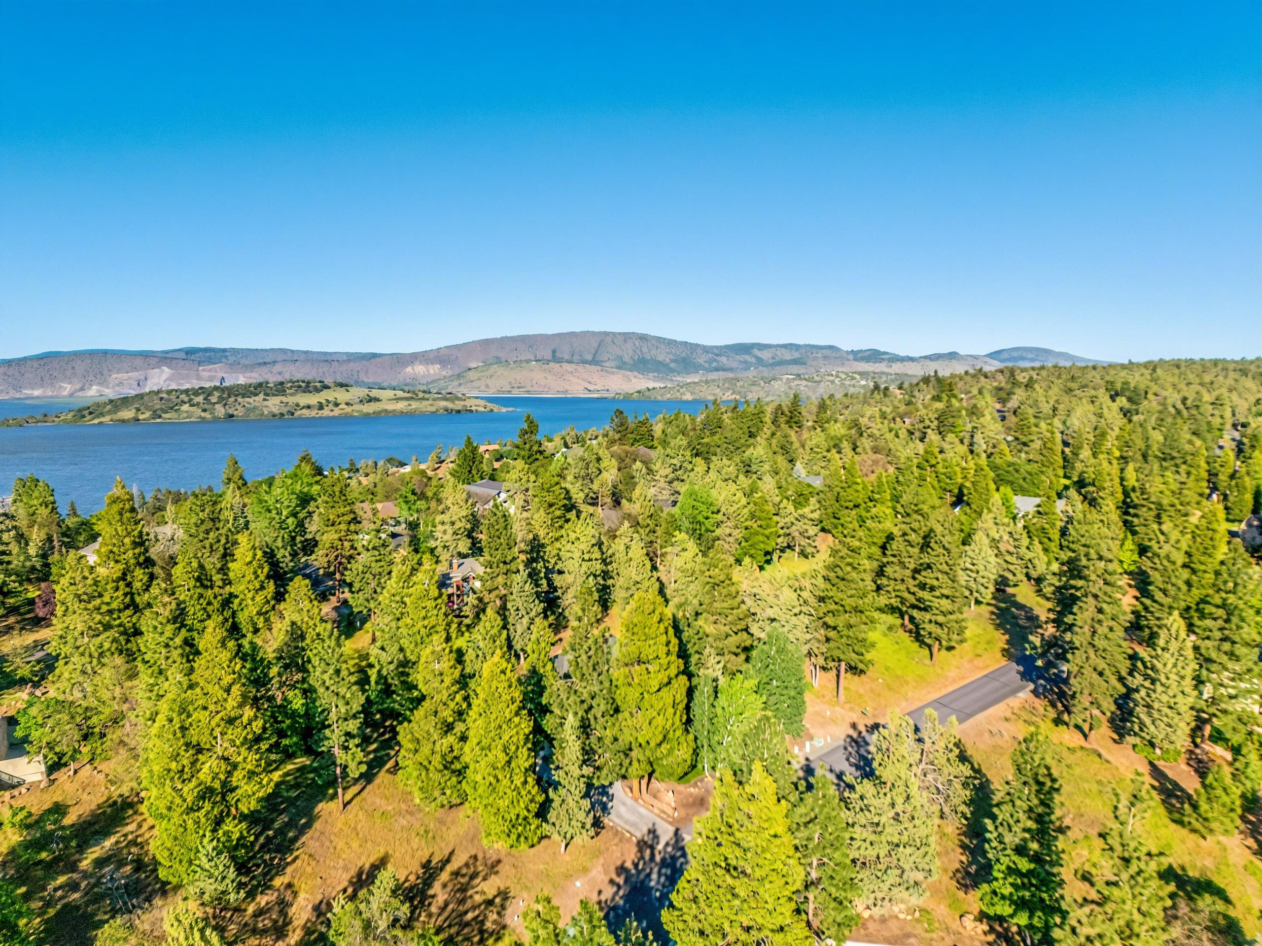 10421 Kestrel Road Klamath Falls, OR 97601 - Photo 53 of 56 a view of lake and mountain