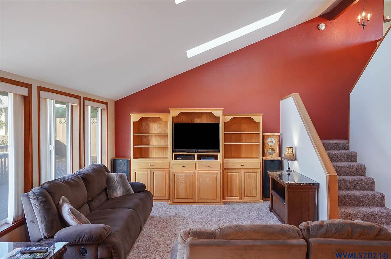 34368 Grand Prairie Road Southeast Albany, OR 97322 - Photo 6 of 32 Gallery Image 6