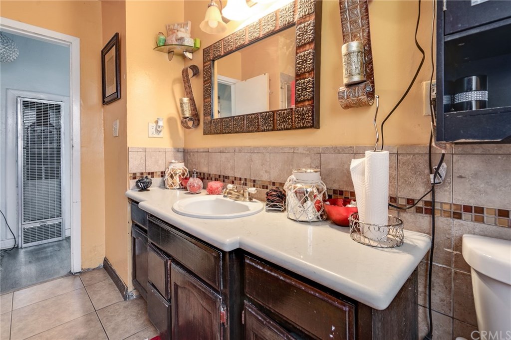 501 West Elm Street Compton, CA 90220 - Photo 22 of 35