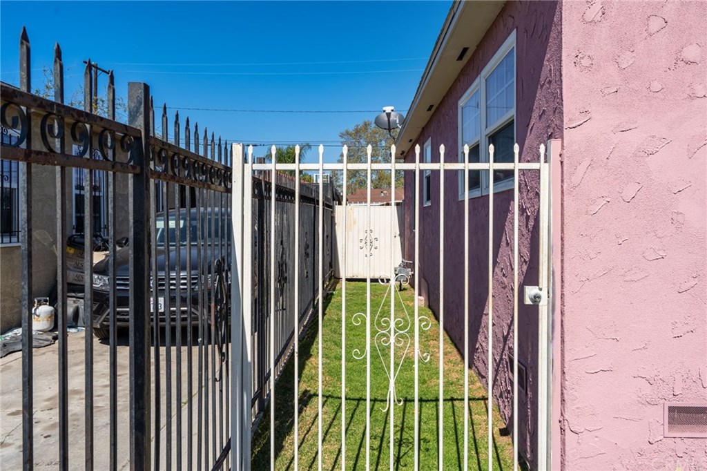 501 West Elm Street Compton, CA 90220 - Photo 30 of 35