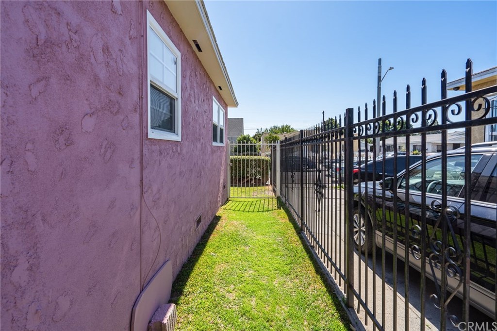 501 West Elm Street Compton, CA 90220 - Photo 32 of 35