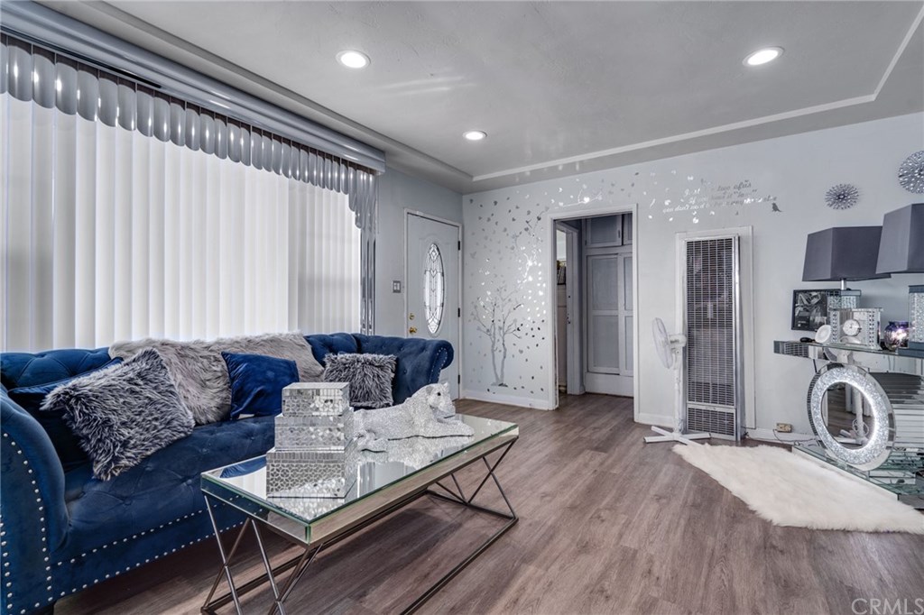 501 West Elm Street Compton, CA 90220 - Photo 8 of 35