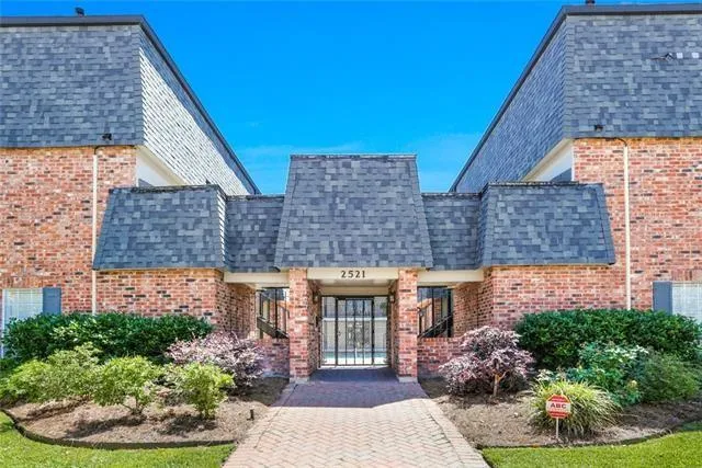$1,100 | 2521 Metairie Lawn Drive, Unit 305, Metairie, LA 70002