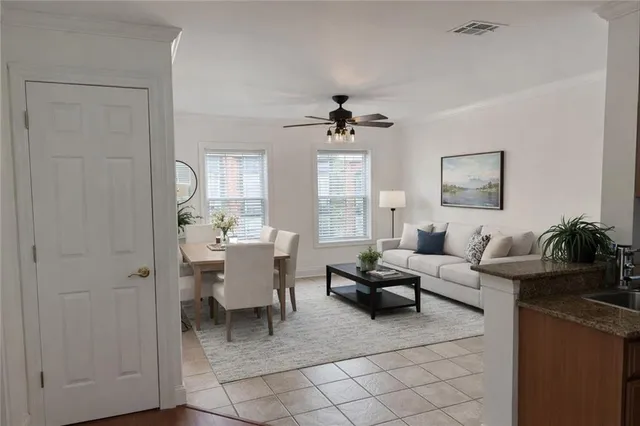 $1,100 | 2521 Metairie Lawn Drive, Unit 305, Metairie, LA 70002