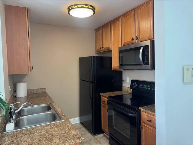 $1,100 | 2521 Metairie Lawn Drive, Unit 305, Metairie, LA 70002