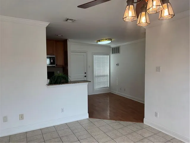 $1,100 | 2521 Metairie Lawn Drive, Unit 305, Metairie, LA 70002