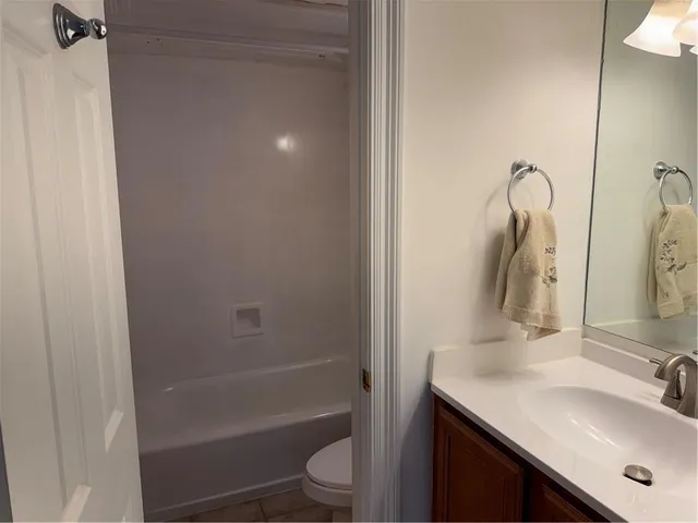 $1,100 | 2521 Metairie Lawn Drive, Unit 305, Metairie, LA 70002