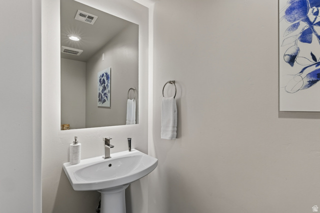 2331 Mesa Road, Unit D4 Moab, UT 84532 - Photo 21 of 40 Half bath