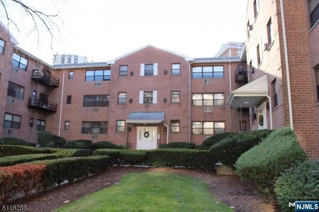 $2,500 | 218 Prospect Avenue, Unit 3C, Hackensack, NJ 07601