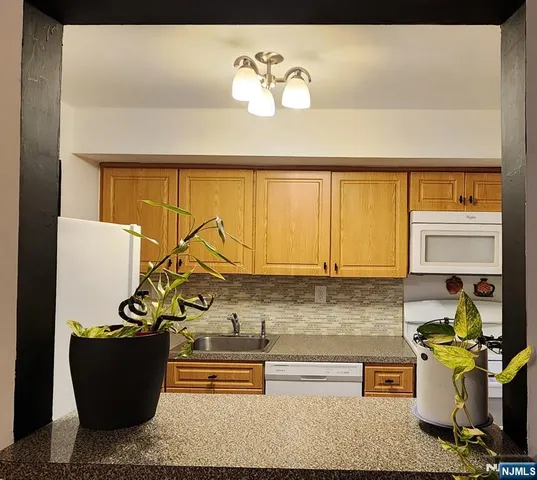 $2,500 | 218 Prospect Avenue, Unit 3C, Hackensack, NJ 07601