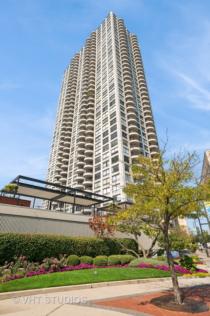 2020 North Lincoln Park W Unit 10C  