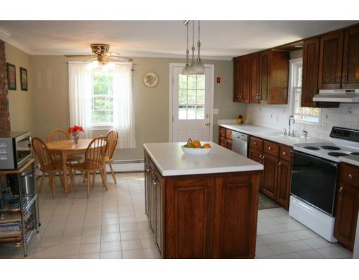 18 Erwin Road North Reading, MA 01864 - Photo 4 of 15 Gallery Image 4