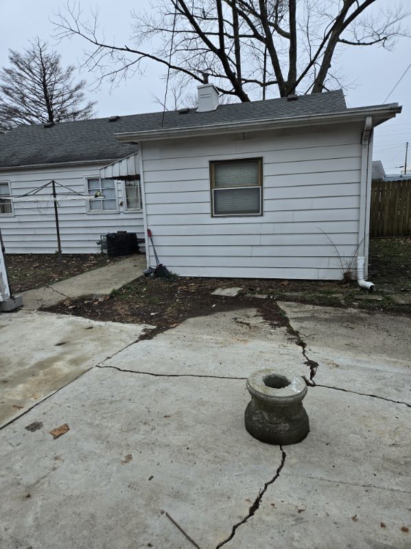1505 West Columbia Avenue Champaign, IL 61821 - Photo 5 of 8 a backyard of a house