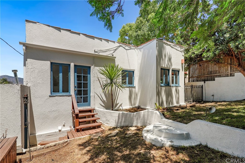 1126 Scofield Drive Glendale, CA 91205 - Photo 42 of 49 a view of a house with backyard