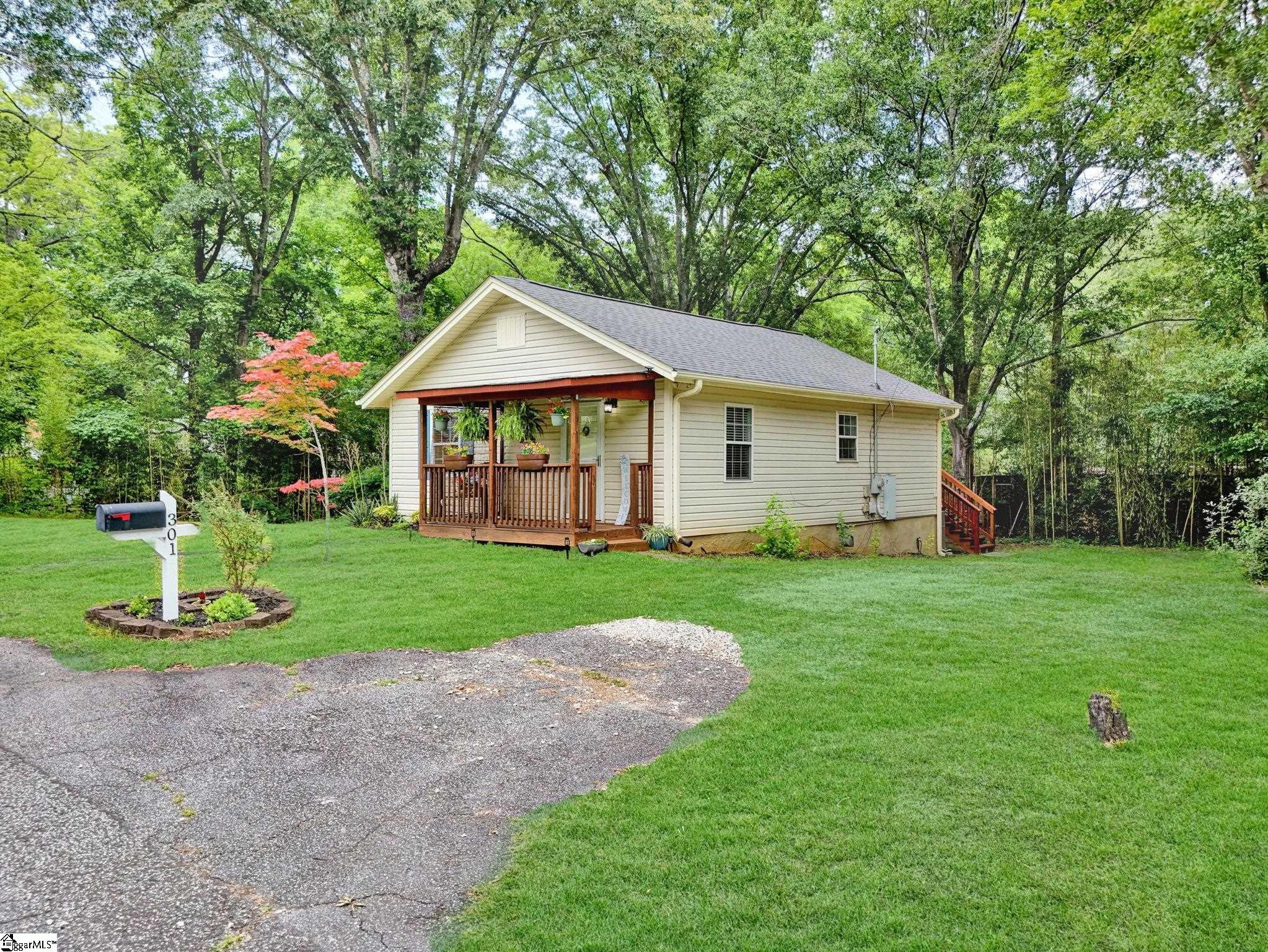 301 South E Street Easley, SC 29640 - Photo 4 of 49