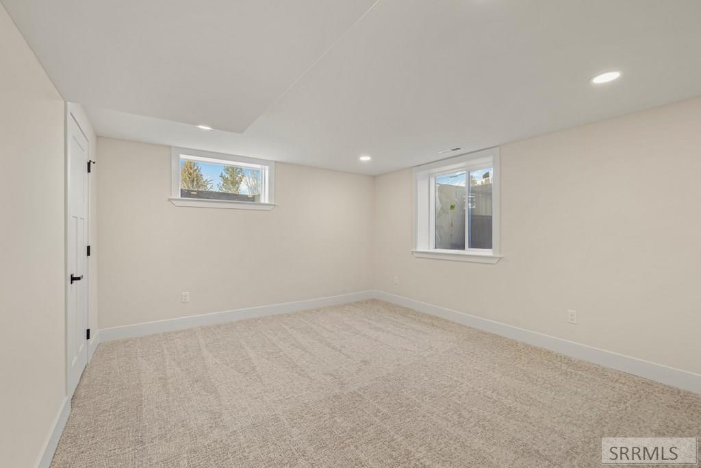 75 South 3rd East Rexburg, ID 83440 - Photo 23 of 35