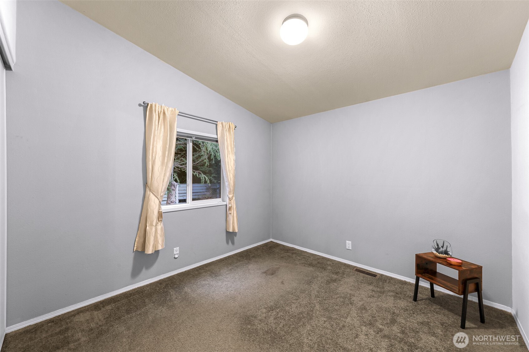 6350 Portal Way, Unit 48 Ferndale, WA 98248 - Photo 24 of 37 an empty room with a window