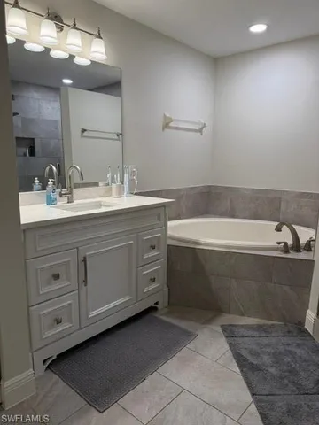 $4,100 | 2525 Aspen Creek Lane, Unit 101, Naples, FL 34119