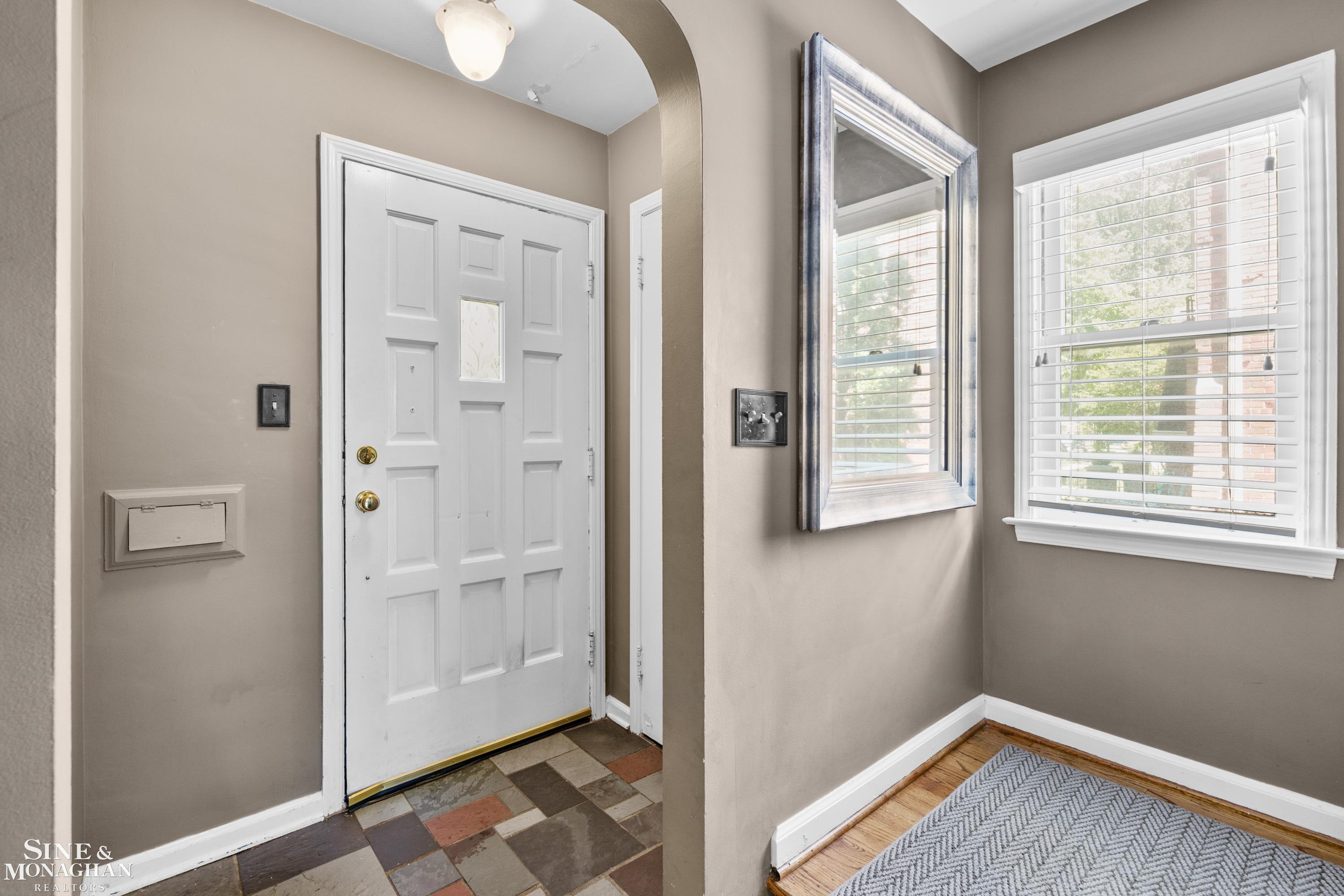 433 Maison Road Grosse Pointe, MI 48236 - Photo 3 of 38 50213206-92dc7d42-1f14-4c04-93d0-32994f06982d.JPG