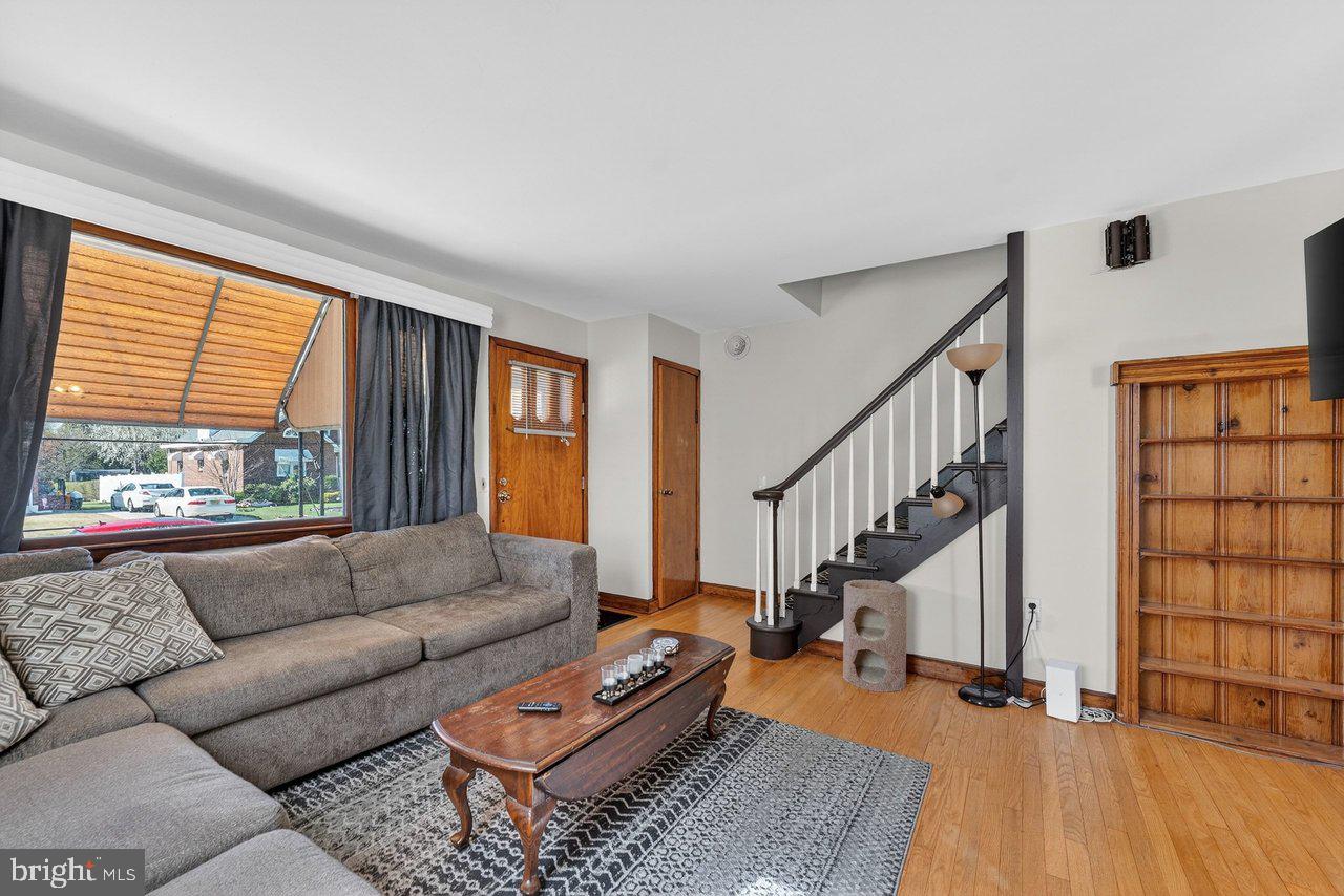 2062 Kinter Avenue Hamilton, NJ 08610 - Photo 4 of 19 a living room with furniture and a large window