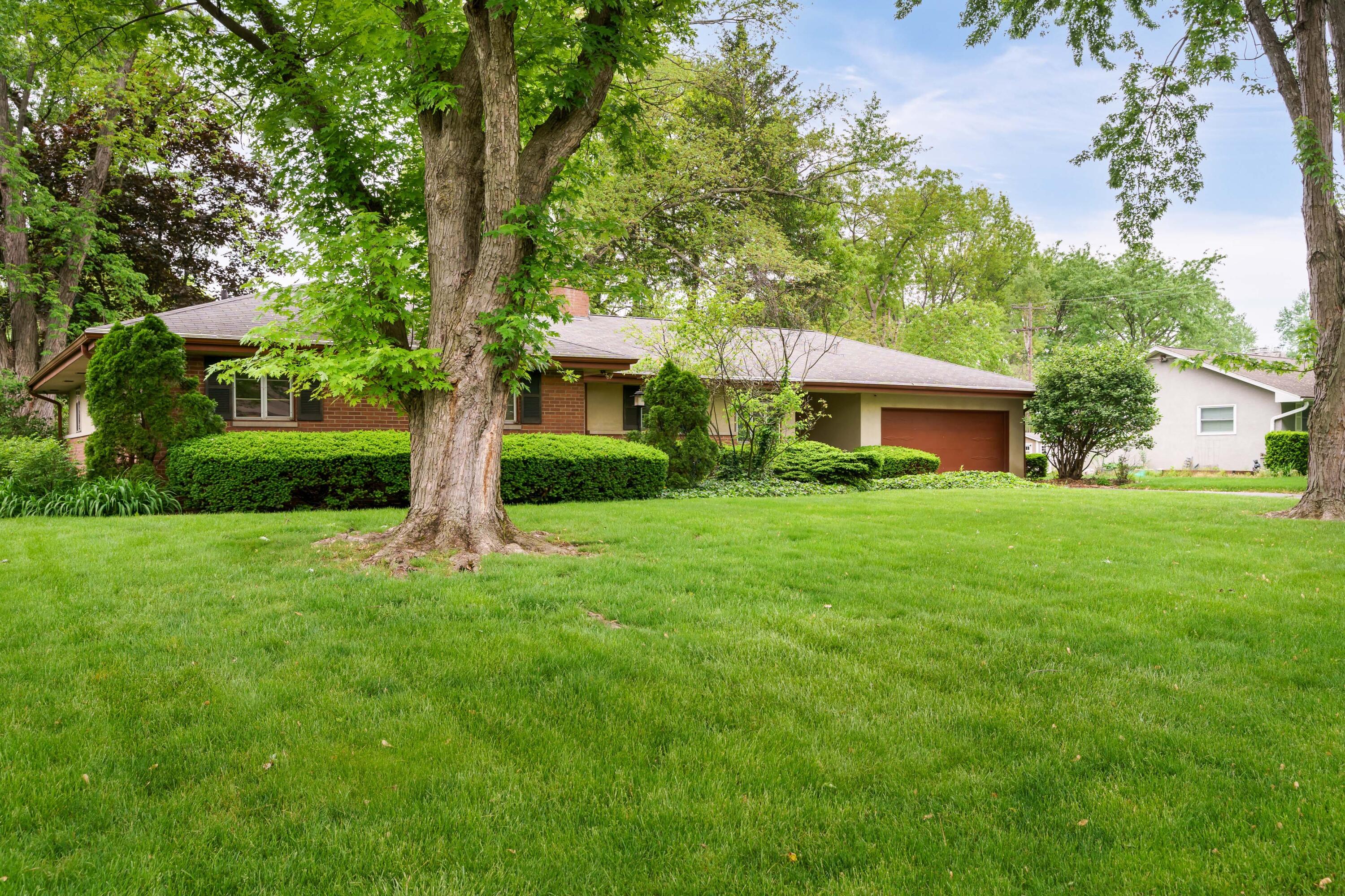 3885 Chevington Road Columbus, OH 43220 - Photo 2 of 34 3885 Chevington Rd_03