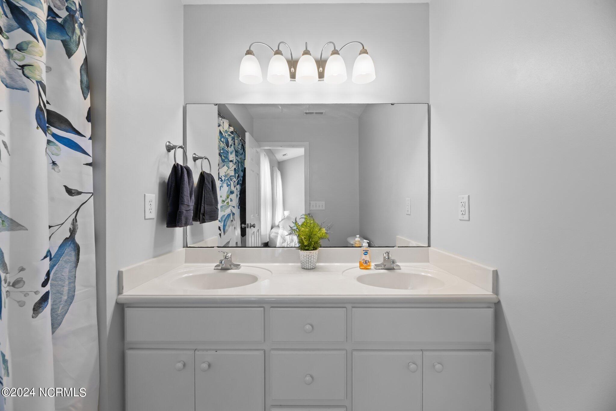 1116 Tebo Road New Bern, NC 28562 - Photo 22 of 37 master bathroom featuring double vanities