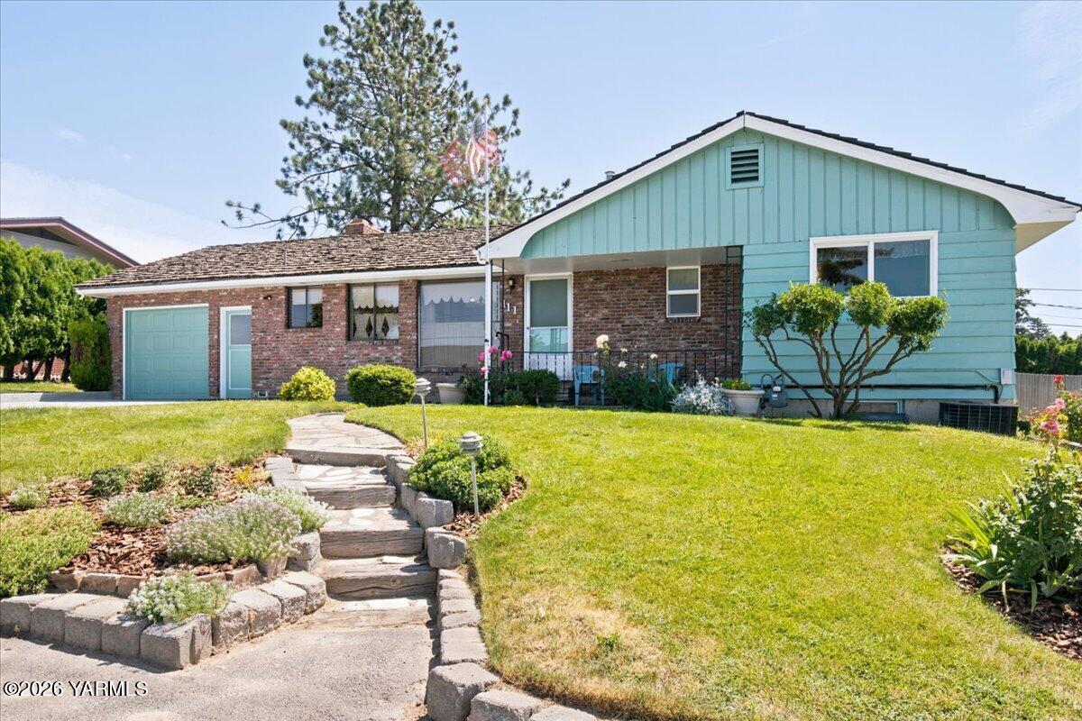 111 Sunset Way Zillah, WA 98953 - Photo 1 of 44 111 Sunset