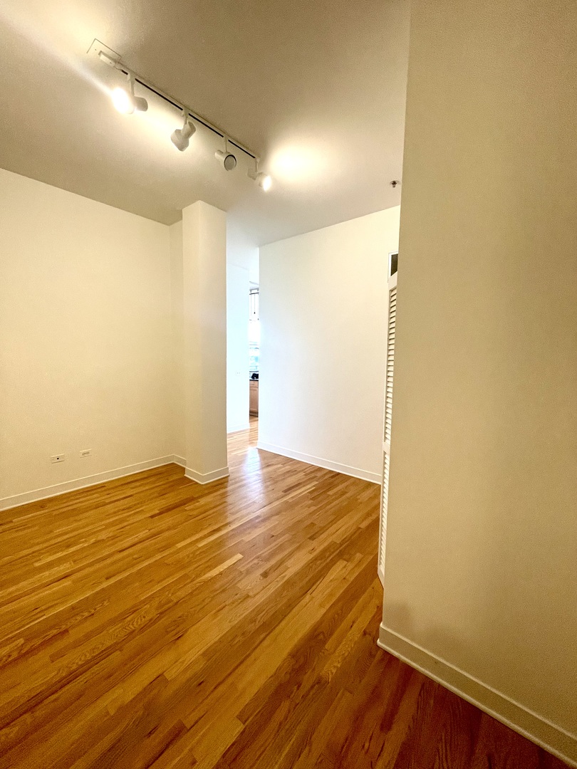 2 South Leavitt Street, Unit 304 Chicago, IL 60612 - Photo 11 of 19