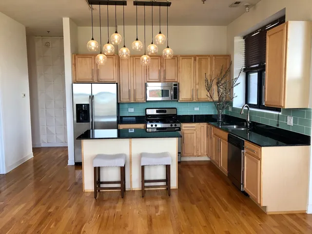 $2,600 | 2 South Leavitt Street, Unit 304, Chicago, IL 60612