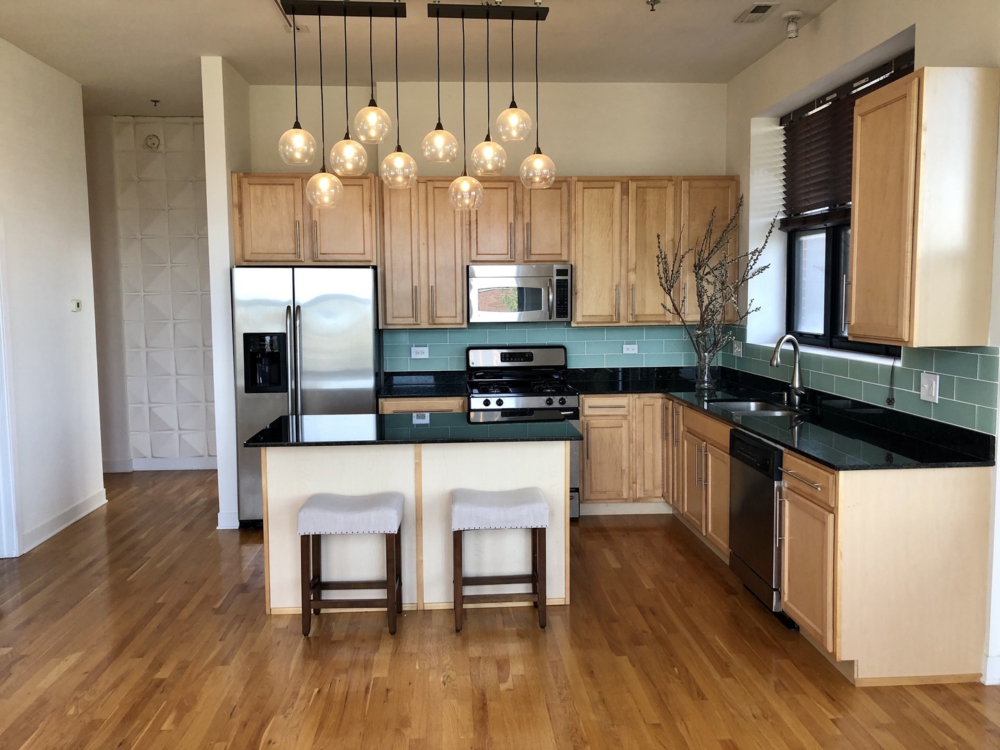 2 South Leavitt Street, Unit 304 Chicago, IL 60612 - Photo 2 of 19