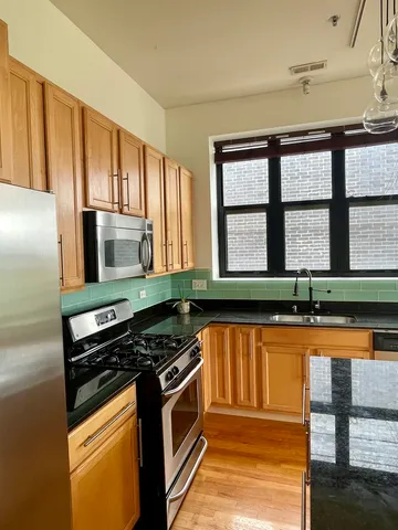 $2,600 | 2 South Leavitt Street, Unit 304, Chicago, IL 60612