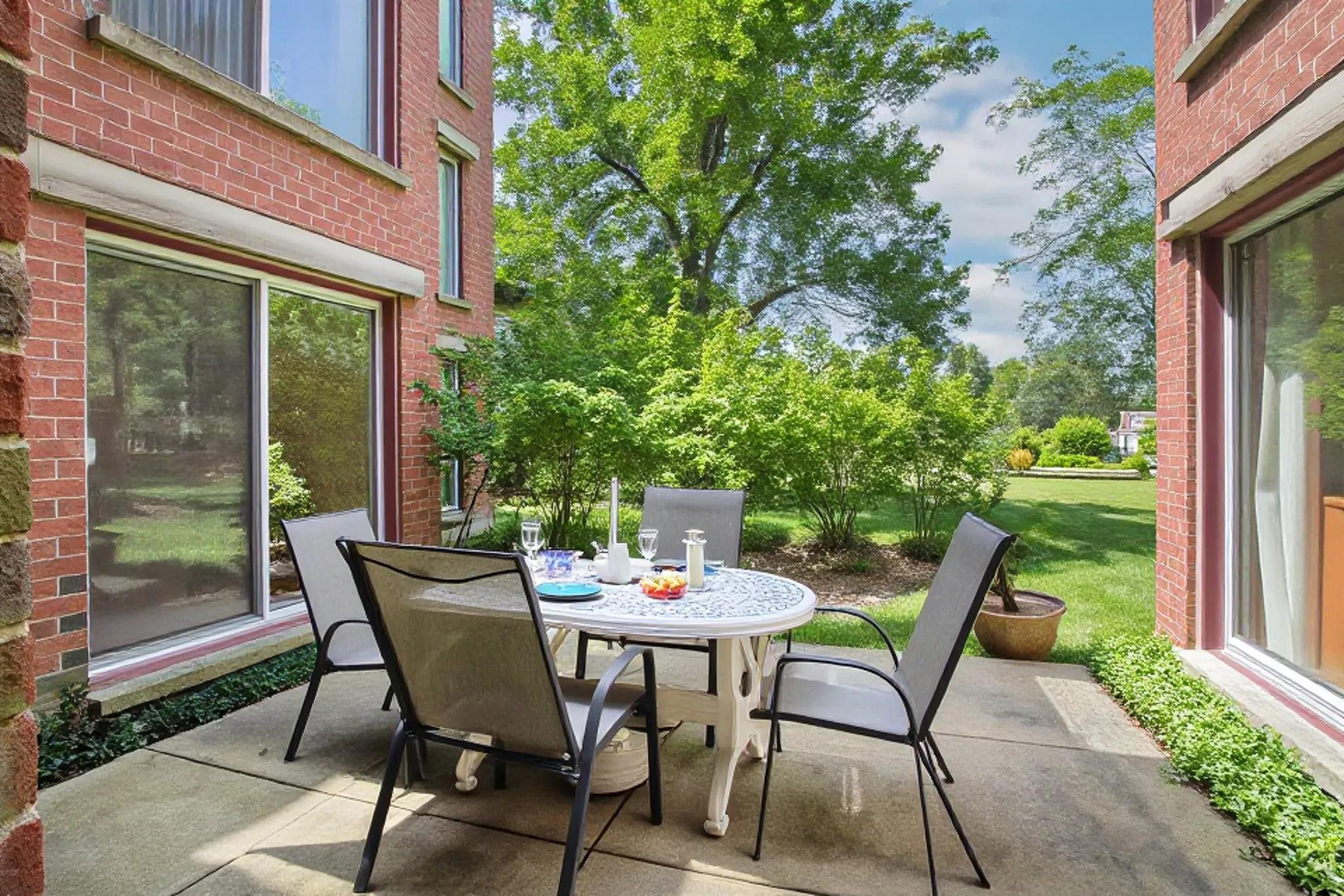 392 Kelburn Road, Unit 122 Deerfield, IL 60015 - Photo 8 of 22 a view of a outdoor seating area with furniture and wooden floor