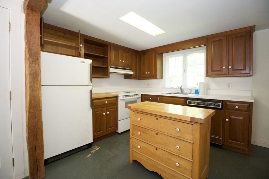33 Stinson Road Andover, MA 01810 - Photo 2 of 40