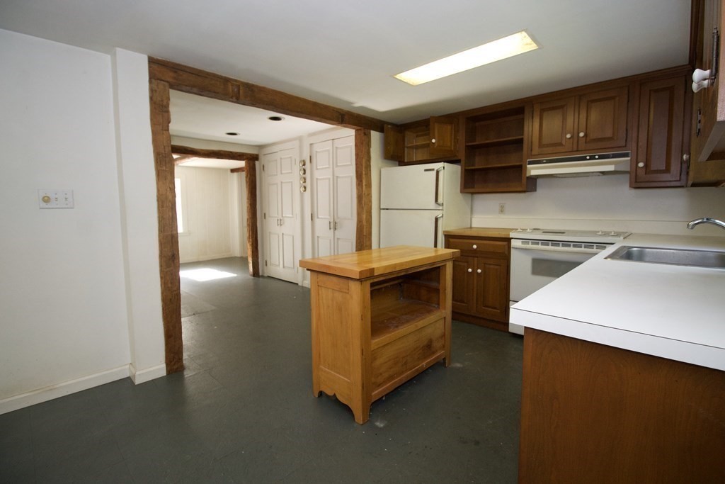 33 Stinson Road Andover, MA 01810 - Photo 3 of 40