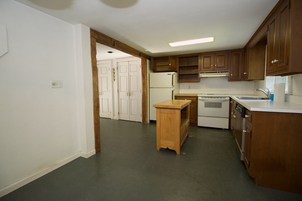 33 Stinson Road Andover, MA 01810 - Photo 4 of 40