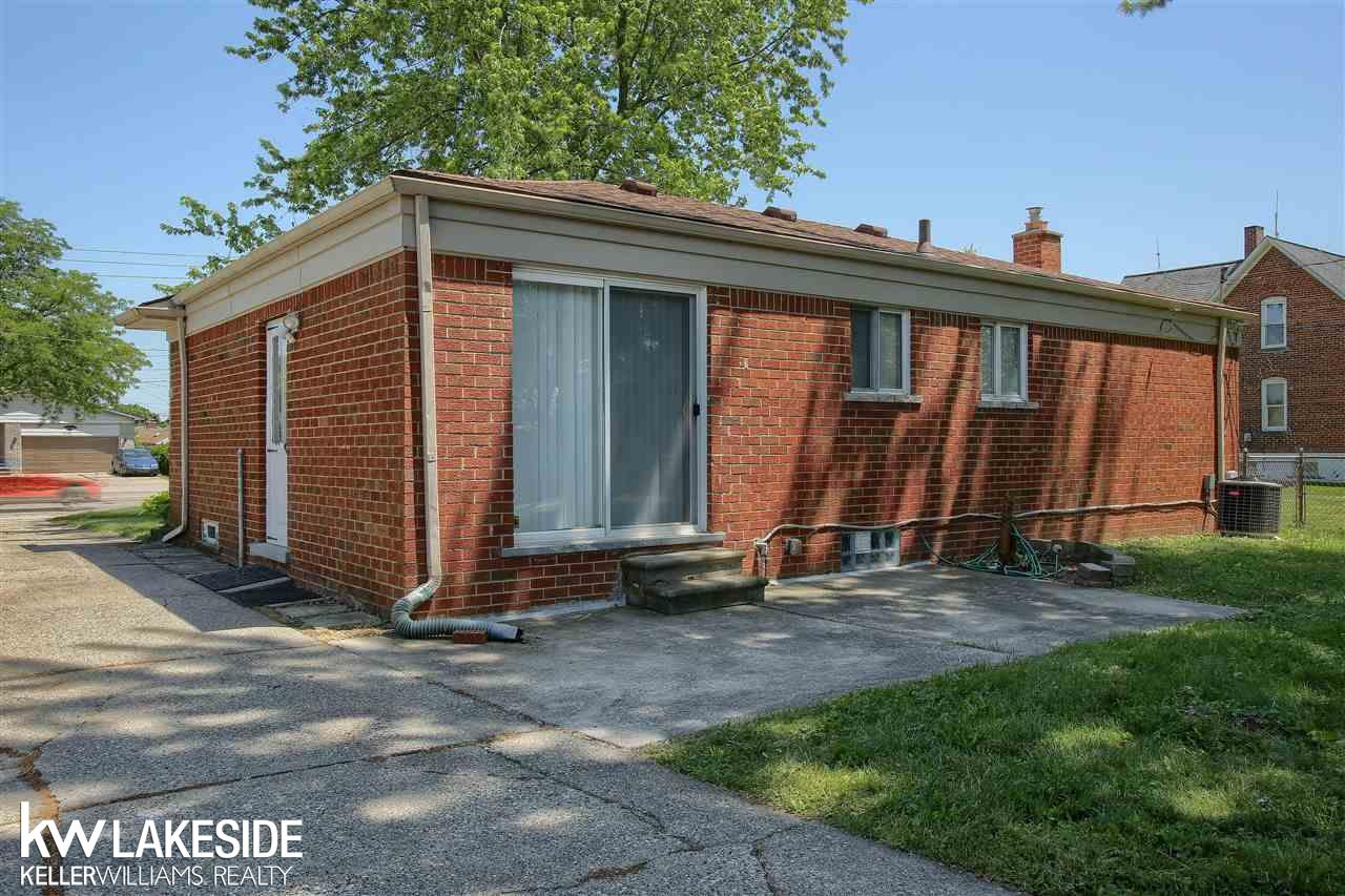 32073 Schoenherr Road Warren, MI 48088 - Photo 5 of 23 50079409-4.JPG